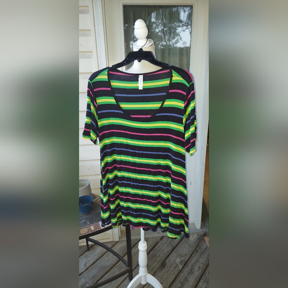 LuLaRoe Striped Top Shirt in size Medium